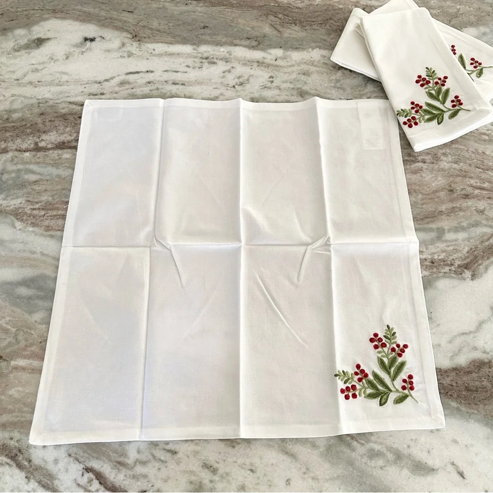 Williams Sonoma Noel Garland Embroidered Cloth Napkins Set - Holiday Christmas